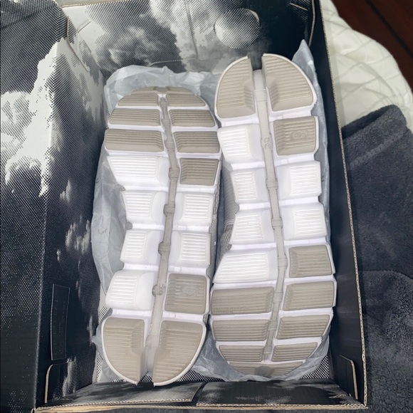 NEW On running cloud shoes - Picture 4 of 4